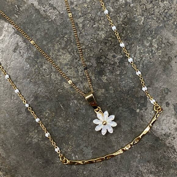 NEW FP x Luna Norte Flower Mother Of Pearl Necklace Set - Picture 7 of 10